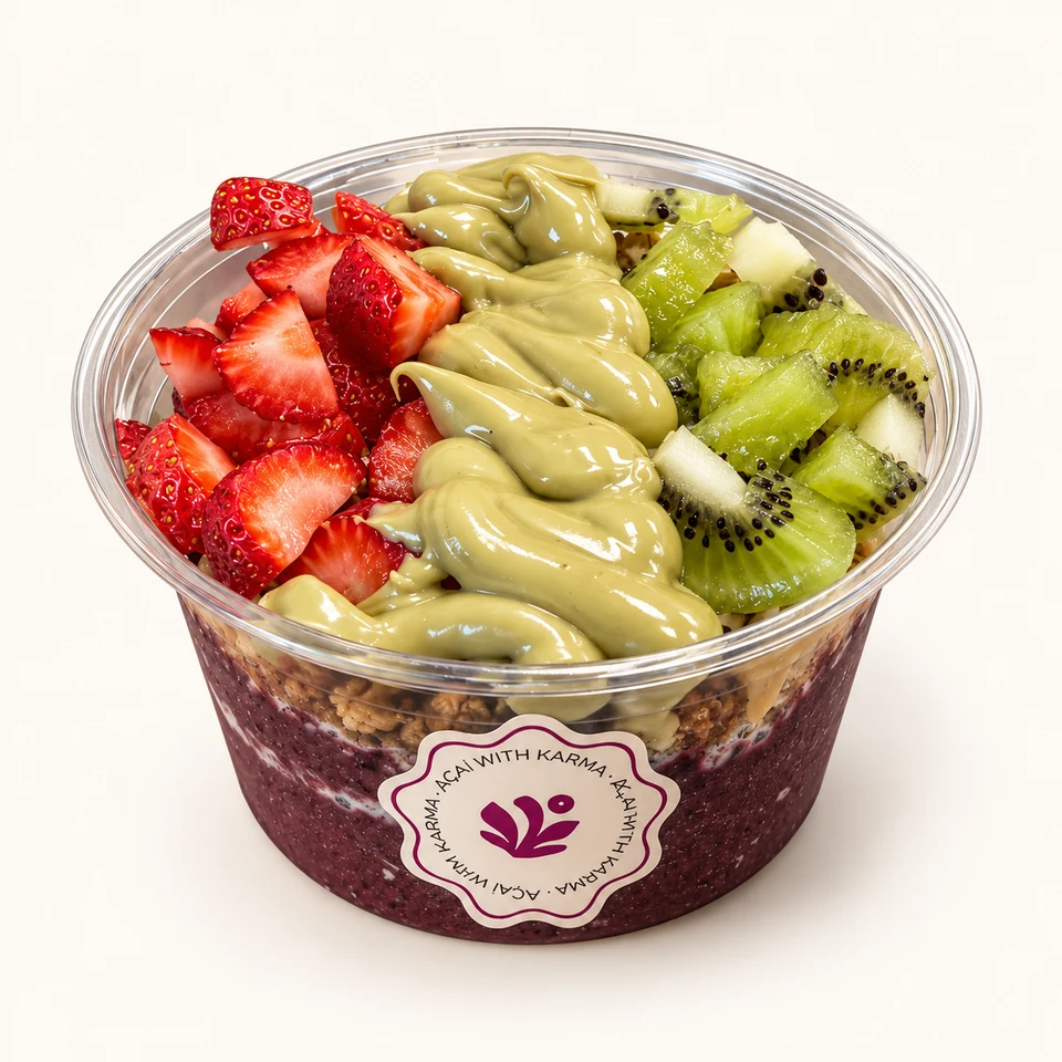 Açaí Karma con Chía hidratada (bebida de avena con gluten), Granola sin gluten, Fresa, Kiwi, Crema de pistacho